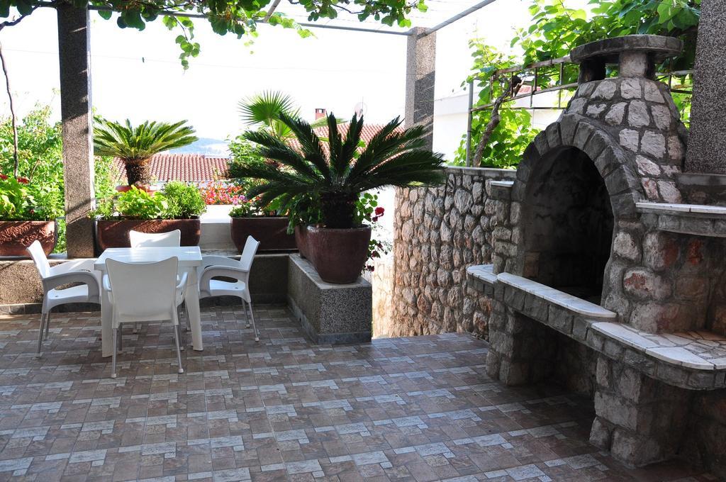 Comfort Apartments Bar Exterior photo